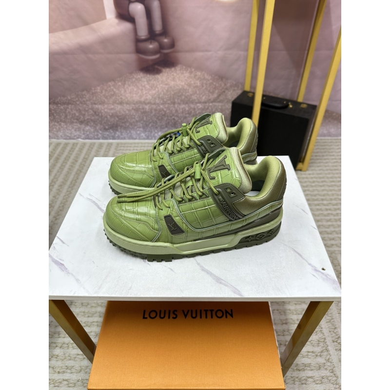 l**is V*t*n sneakers